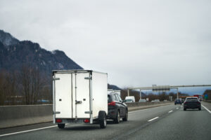 enclosed-trailer-hauling -cargo-on-the-highway