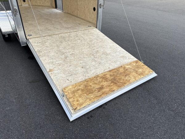 7' x 15' 3K Legend Deluxe V-Nose Enclosed Trailer - Image 17