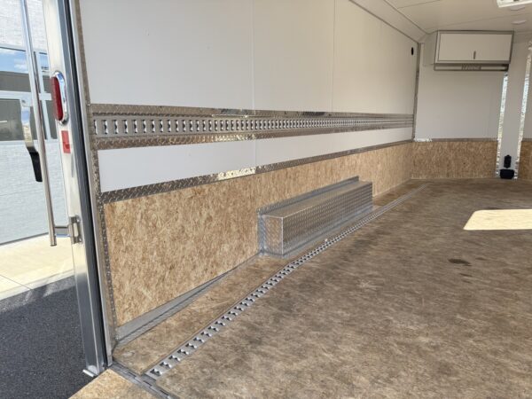 8.5' x 21' Aluminum Legend Used Trailermaster Enclosed Trailer - Image 16