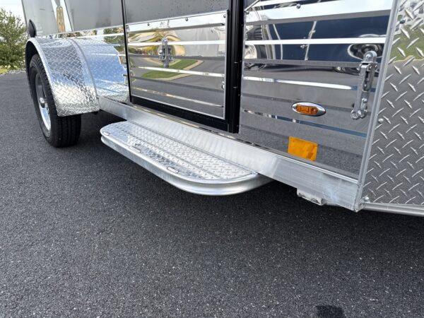 7' x 15' 3K Legend Deluxe V-Nose Enclosed Trailer - Image 9