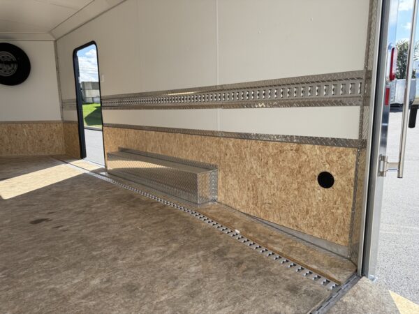 8.5' x 21' Aluminum Legend Used Trailermaster Enclosed Trailer - Image 17