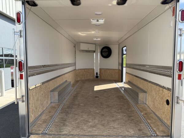 8.5' x 21' Aluminum Legend Used Trailermaster Enclosed Trailer - Image 15